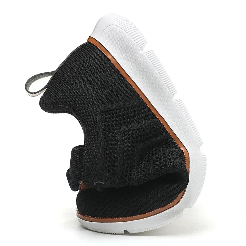 Coppia di sneakers uomo grigie, leggere e versatili, ideali per outfit casual e quotidiani.
