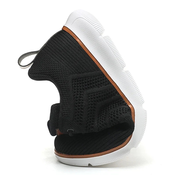 Coppia di sneakers uomo grigie, leggere e versatili, ideali per outfit casual e quotidiani.