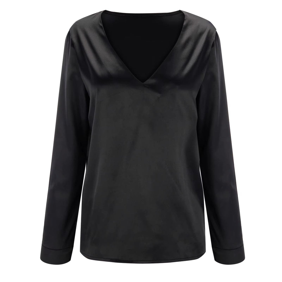 Camicetta moda donna, satinata con scollo profondo, stile elegante e fluido per ogni occasione.