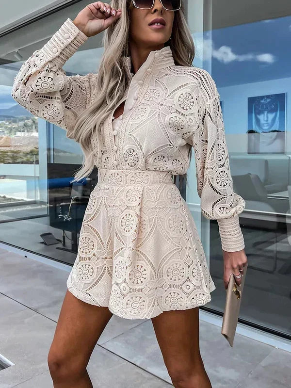 Completo estivo due pezzi blu da donna. Elegante e versatile, per l'abbigliamento estivo.