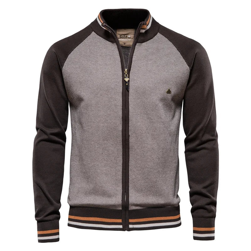 Comodo gilet donna invernale slim fit, offre calore e versatilità, perfetto per look eleganti e casual.