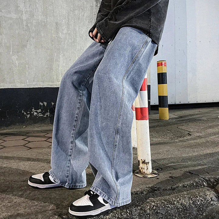 Jeans baggy uomo grigi a gamba larga, ideali per abbigliamento streetwear moderno e confortevole.