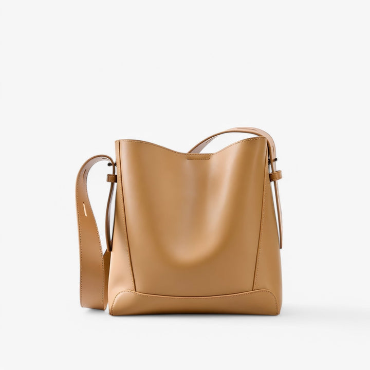 Borsa grande marrone, accessorio moda donna per un look sofisticato e pratico, ideale per viaggio.