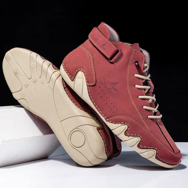 Calzature uomo High Top con suola distintiva ondulata. Eleganza casual e comfort per le giornate più fredde.