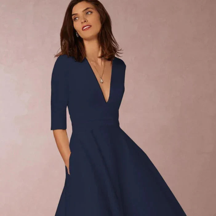 Abito donna con gonna swing svasata, stile vintage A-line anni '60. Vestito retrò elegante per primavera autunno.
