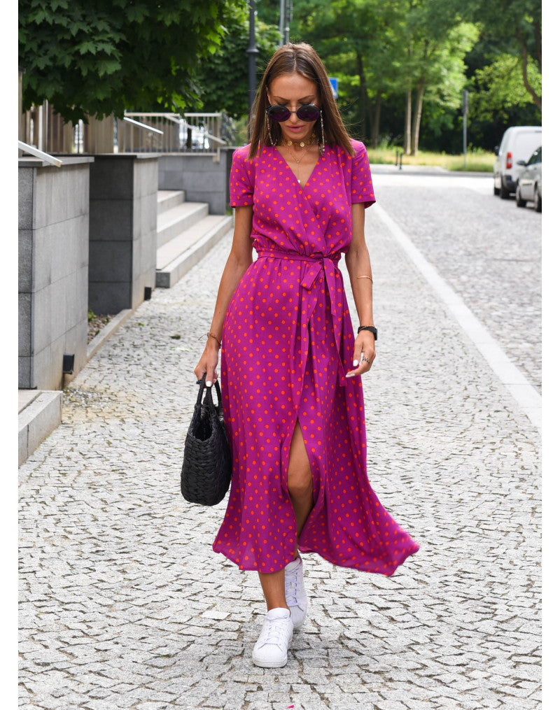 Maxi vestito estivo donna in colori vivaci, con spacco alla moda, perfetto per un look casual estivo o spiaggia.