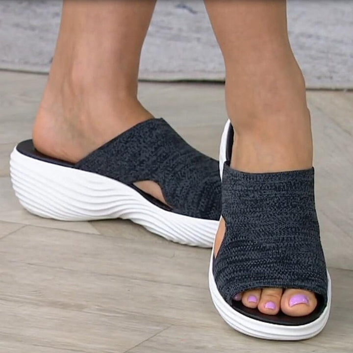 Eleganti sandali estivi donna ortopedici, leggeri e alla moda, perfetti per look casual e comfort duraturo.