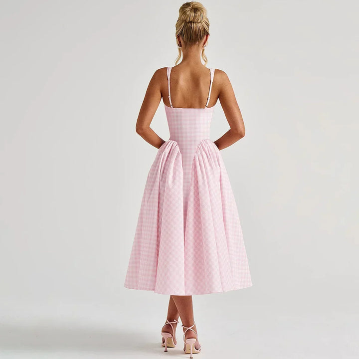 Donna: abito lungo estivo a trapezio con spalline regolabili. Fantasia quadri per un look moda mare.