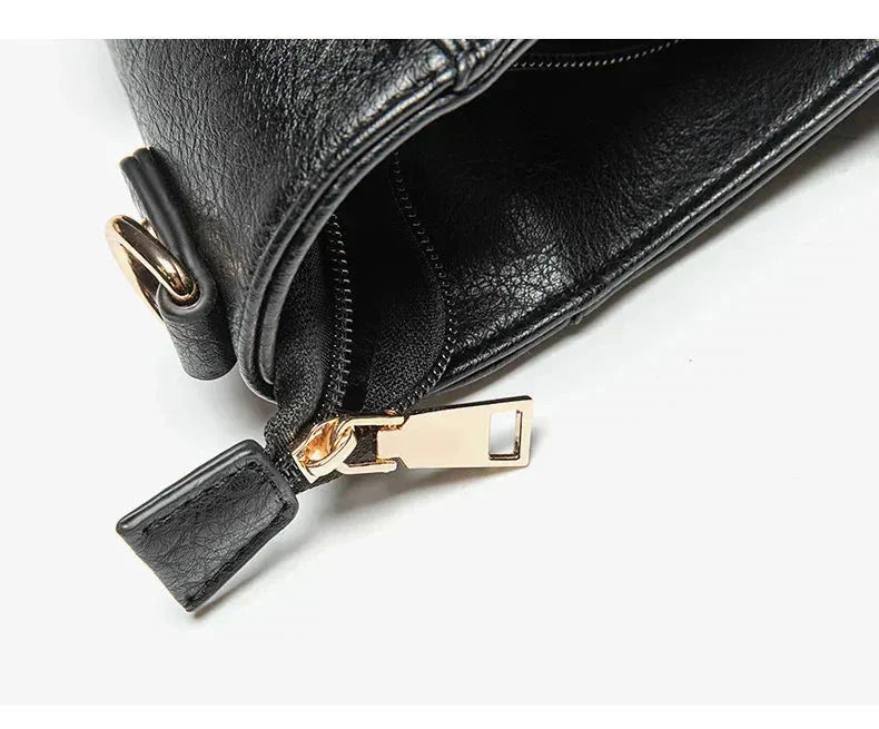 Borsa a mano effetto pelle, disponibile in nero, marrone e grigio. Accessorio moda indispensabile.