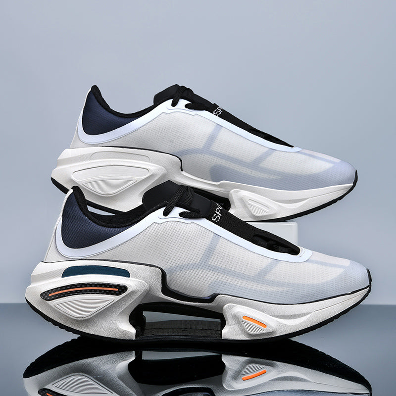 Dettaglio suola antiscivolo delle sneakers uomo, garanzia di presa sicura.
