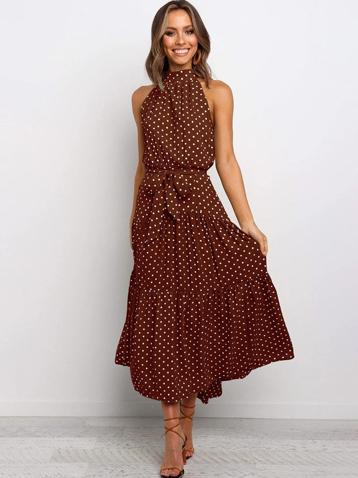 Abito midi svasato a pois da donna, estivo ed elegante. Perfetto per ogni occasione, moda femminile.