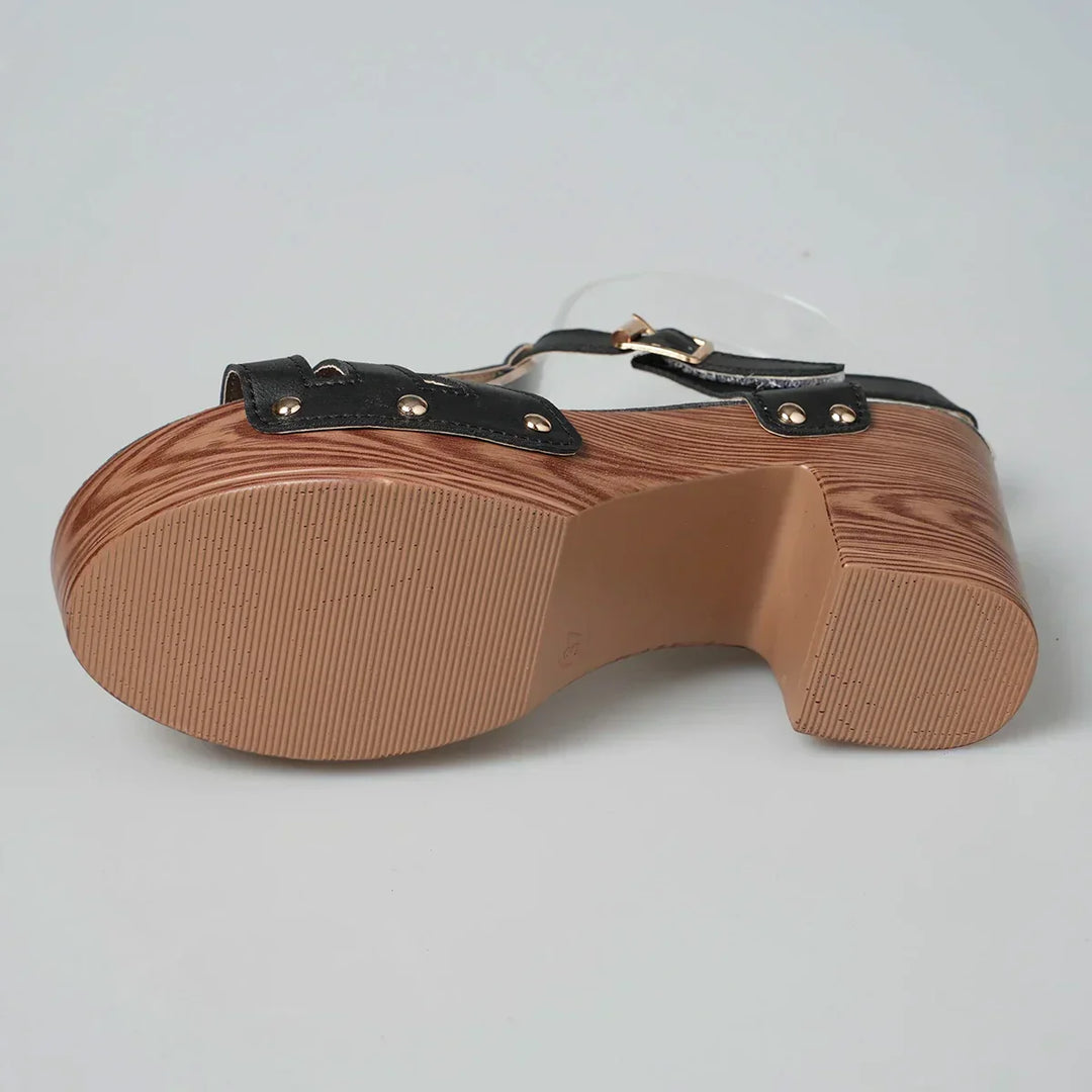 Sandali donna estivi con plateau e tacco a blocco per un look chic e alla moda.