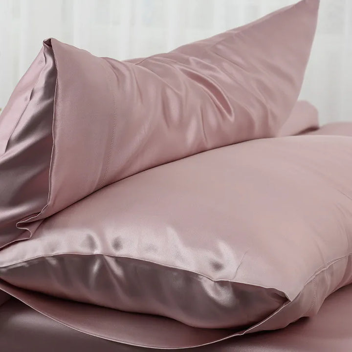 Federe in seta di lusso per sonno ristoratore, bellezza di pelle e capelli.