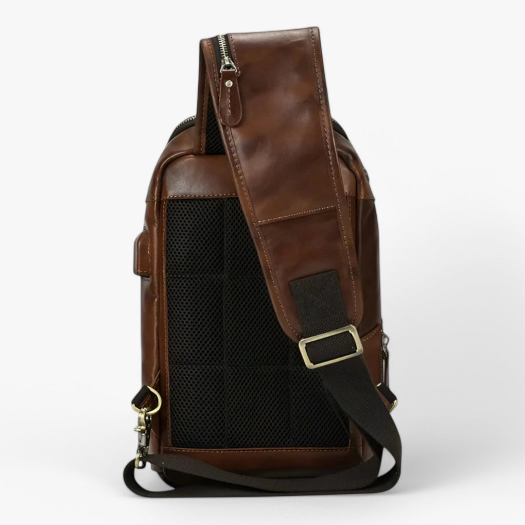 Borsa da petto uomo robusta e versatile, ideale per avventure e viaggi, nel colore caffè.