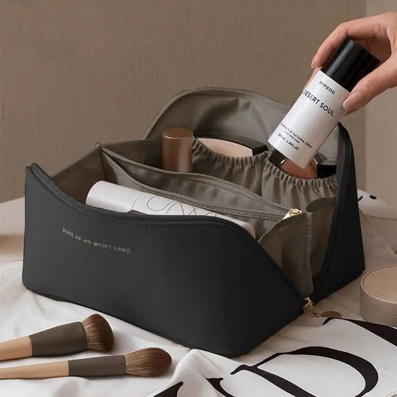 Beauty case da viaggio donna con manico, organizer perfetto per cosmetici, trucchi e accessori beauty.