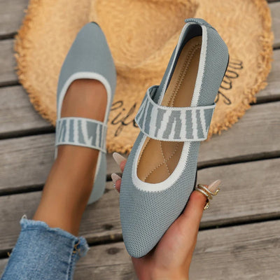 Calzature da casa da donna nere, eleganti e super confortevoli. Pantofole versatili per il benessere e lo stile quotidiano.