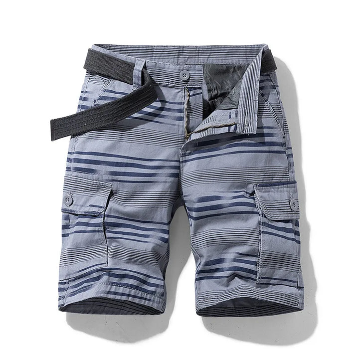 Pantaloncini cargo uomo leggeri per primavera, con ampie tasche laterali; perfetti per comfort e stile.