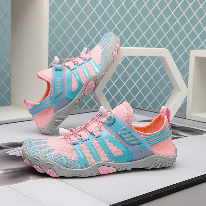 Scarpe acqua unisex traspiranti, perfette per spiaggia, piscina e nuoto. Massima comodità e aderenza.