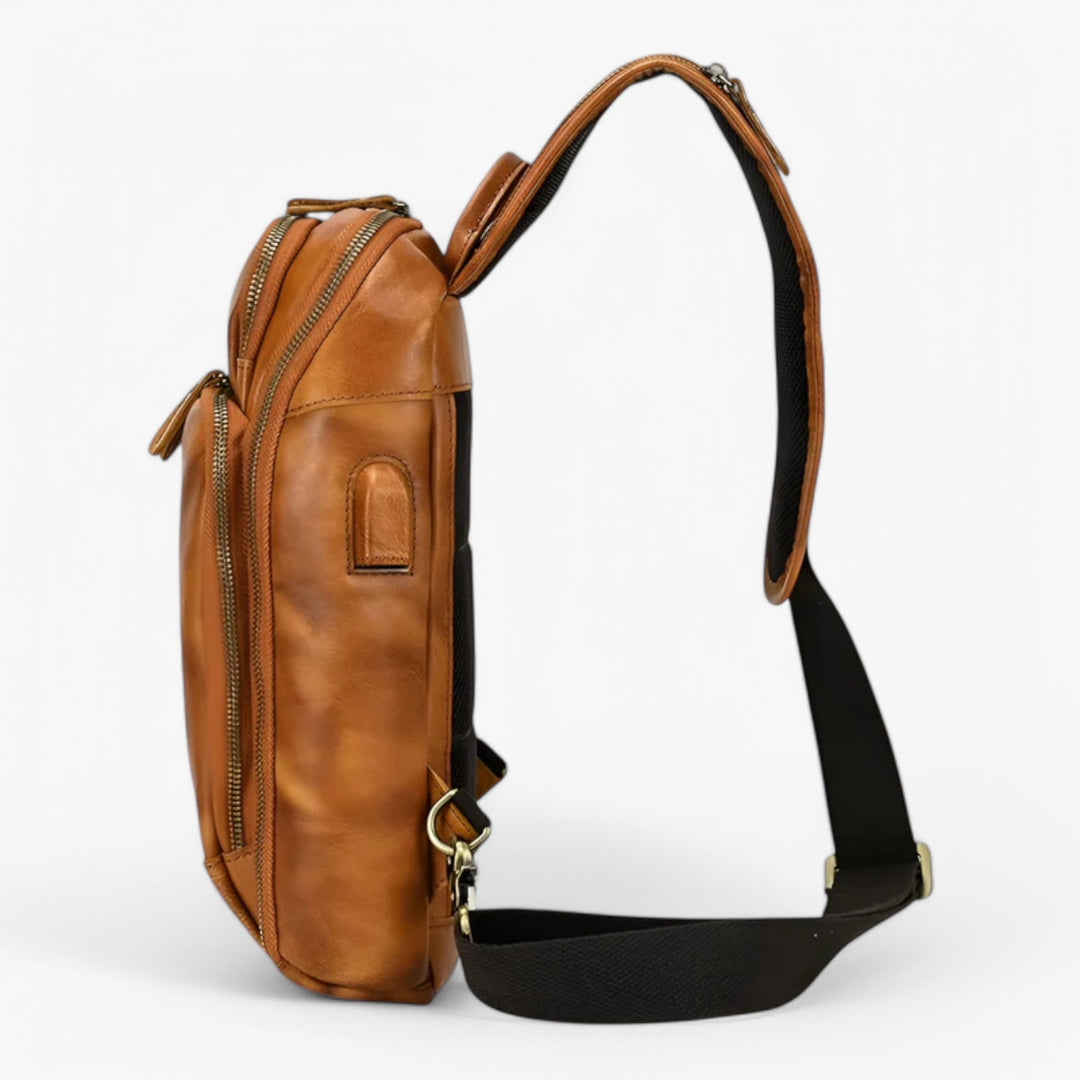 Profilo borsa da petto uomo caffè, compatta ma spaziosa, ideale per avventure urbane e tempo libero.