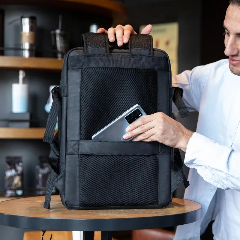 Zaino uomo espandibile per business e viaggio, con ampio spazio e porta USB, scomparto PC 15.6" imbottito.