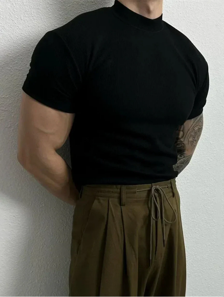 Abbigliamento sportivo: maglietta uomo slim fit, asciugatura rapida. Perfetta per corsa, palestra. Collo mezzo alto.