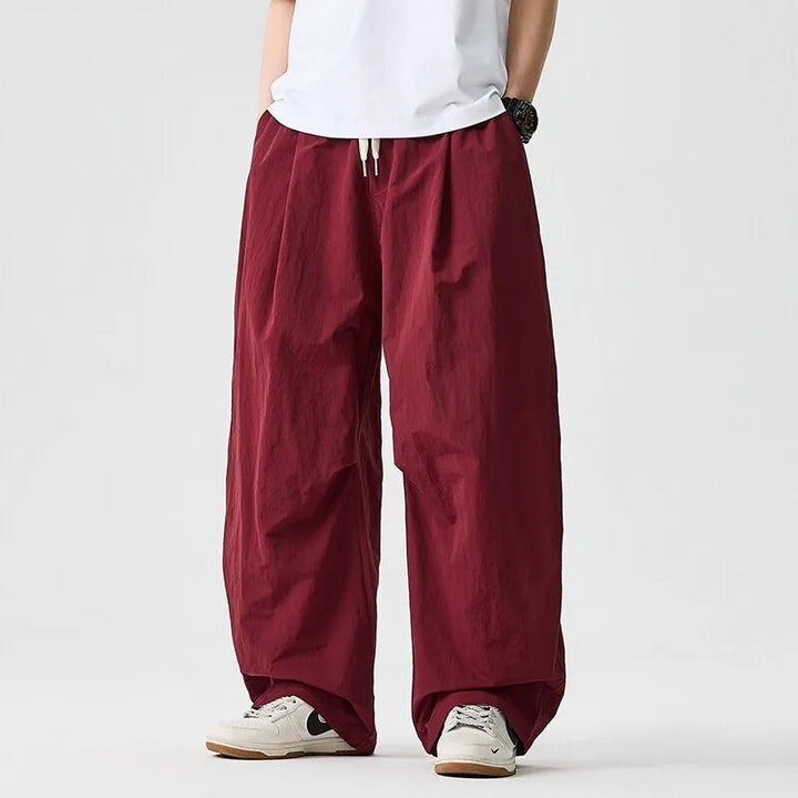 Pantaloni jogger uomo a gamba larga con coulisse, ideali per comfort casual e tempo libero.