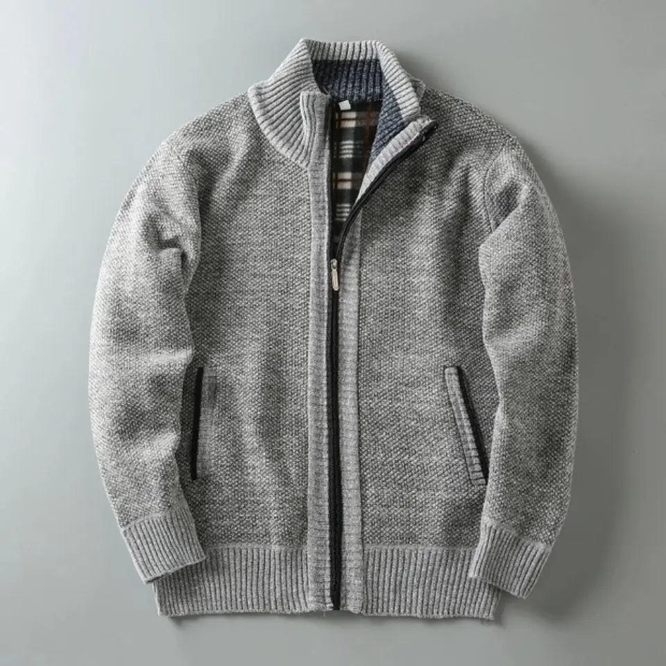 Moda maschile: cappotto invernale uomo lungo ed elegante, versatile per ogni outfit invernale.
