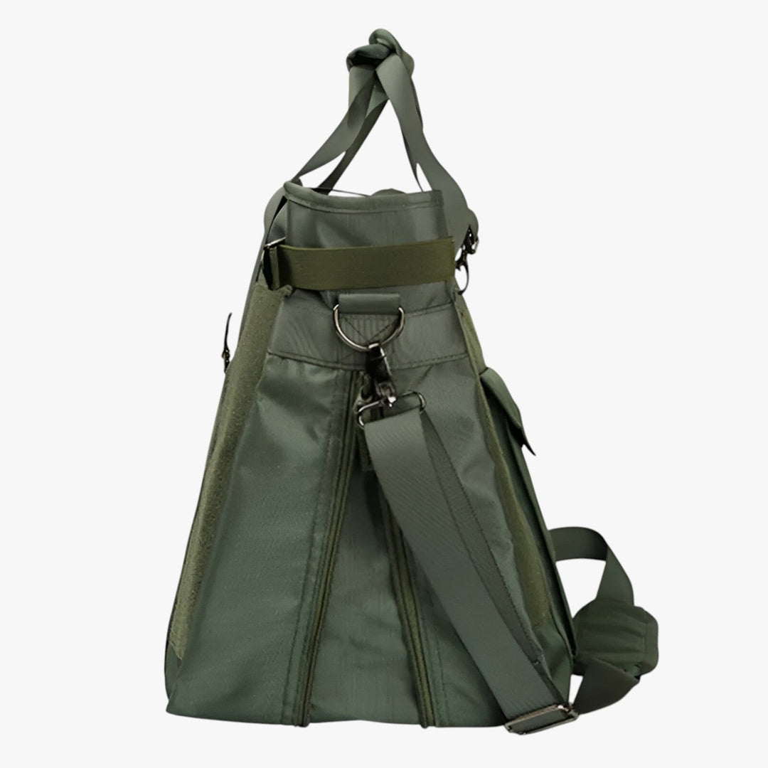 Borsa da viaggio verde in tessuto leggero, pieghevole e compatta. Unisex, perfetta per il weekend o in aereo.