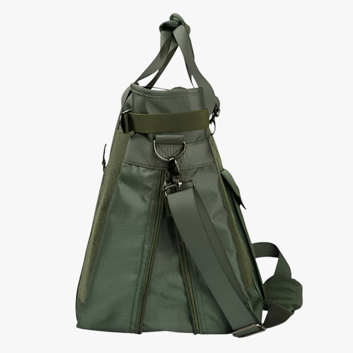 Borsa da viaggio verde in tessuto leggero, pieghevole e compatta. Unisex, perfetta per il weekend o in aereo.