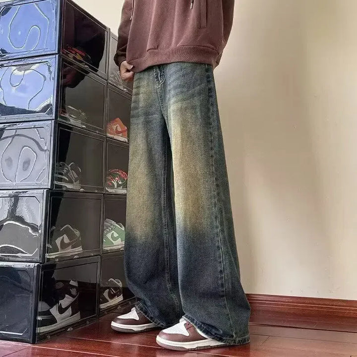Jeans uomo baggy comodi, vestibilità rilassata, stile retrò. Ideali per comfort quotidiano e moda maschile.