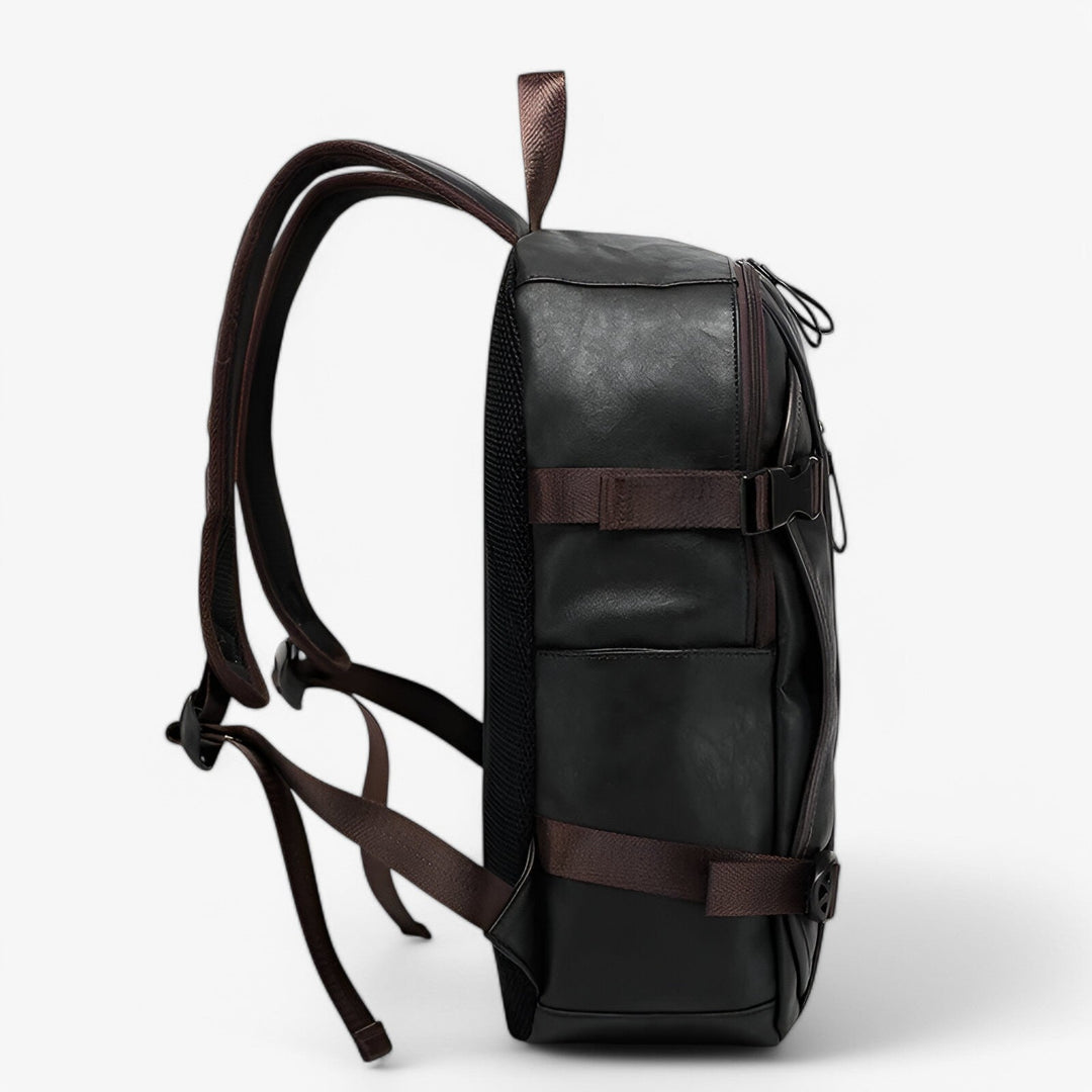 Zaino da uomo casual e chic, con design moderno multitasche. Perfetto accessorio per l'ufficio o il tempo libero quotidiano.