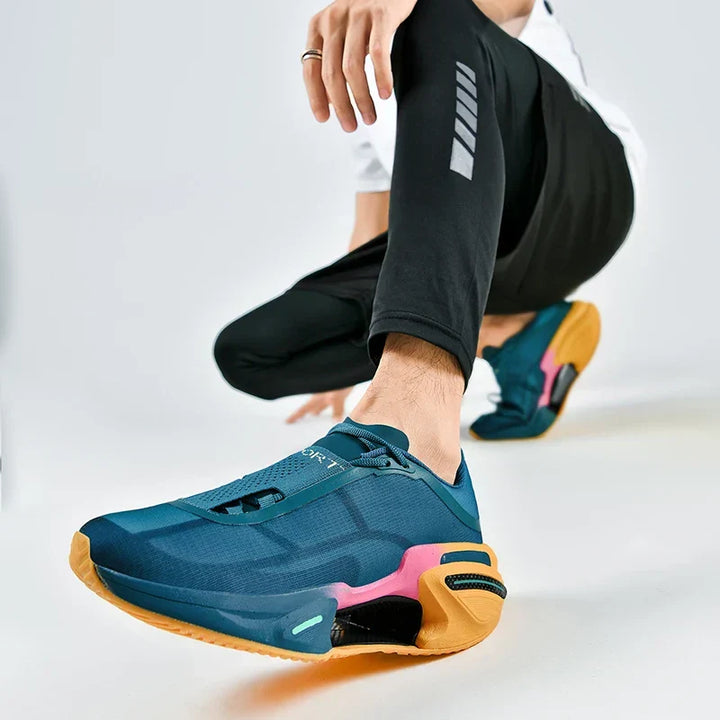 Scarpe da ginnastica uomo con tomaia traspirante, ideali per comfort e attività.
