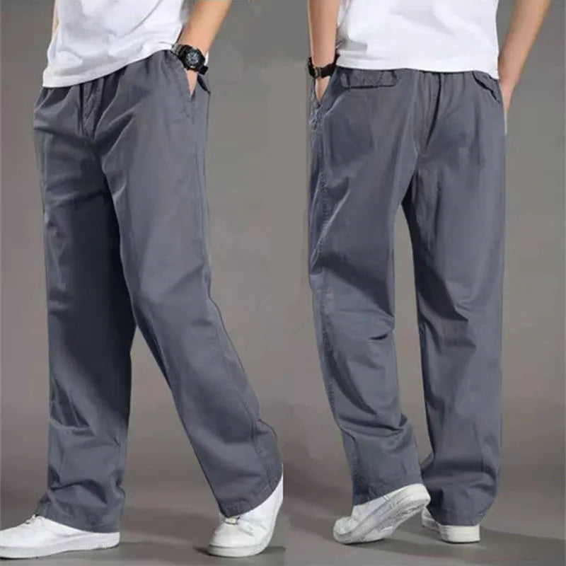 Pantaloni cargo uomo moderni, vestibilità ampia, perfetti per uno stile casual sportivo e versatile.
