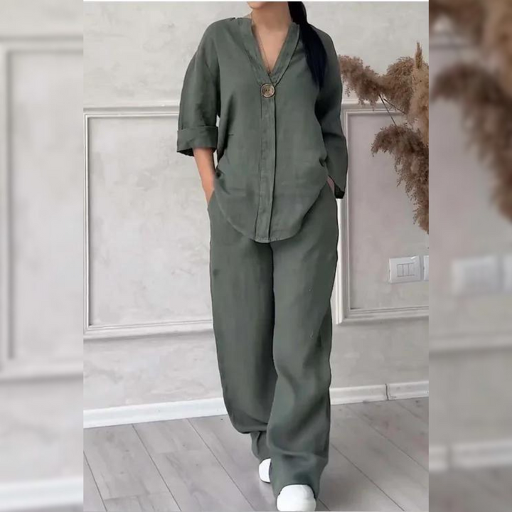 Outfit donna due pezzi con giacca e pantaloni wide-leg, tessuto leggero per un comfort estivo e stile minimal chic.