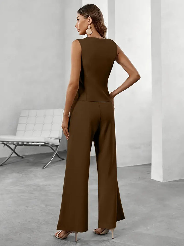 Set due pezzi donna versatile, giacca e pantaloni eleganti, stile femminile per comfort moderno.