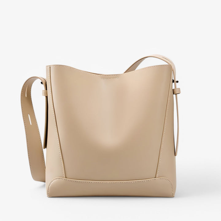 Borsa tote marrone per donna, accessorio essenziale per la vita quotidiana, unisce stile e capienza.