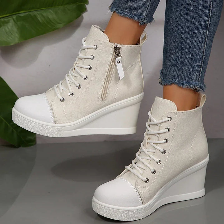 Sneakers donna con zeppa rialzata, zip e allacciatura. Mix perfetto di moda, stile e comfort.