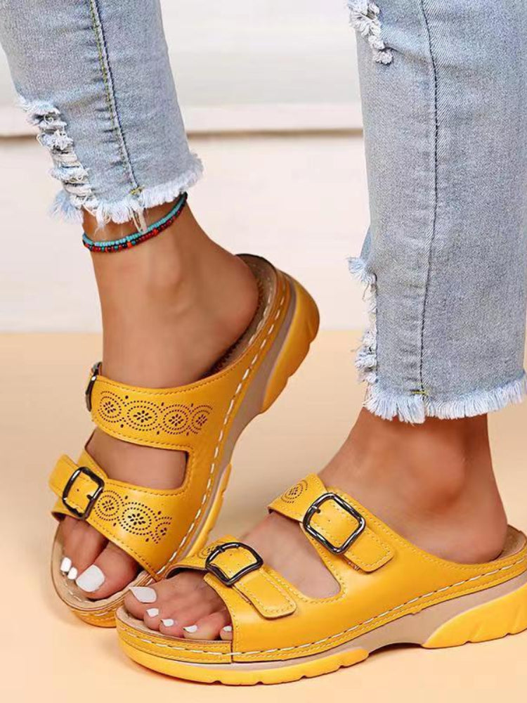 Sandali ortopedici donna marroni con supporto plantare per il massimo comfort e sollievo dal dolore ai piedi.