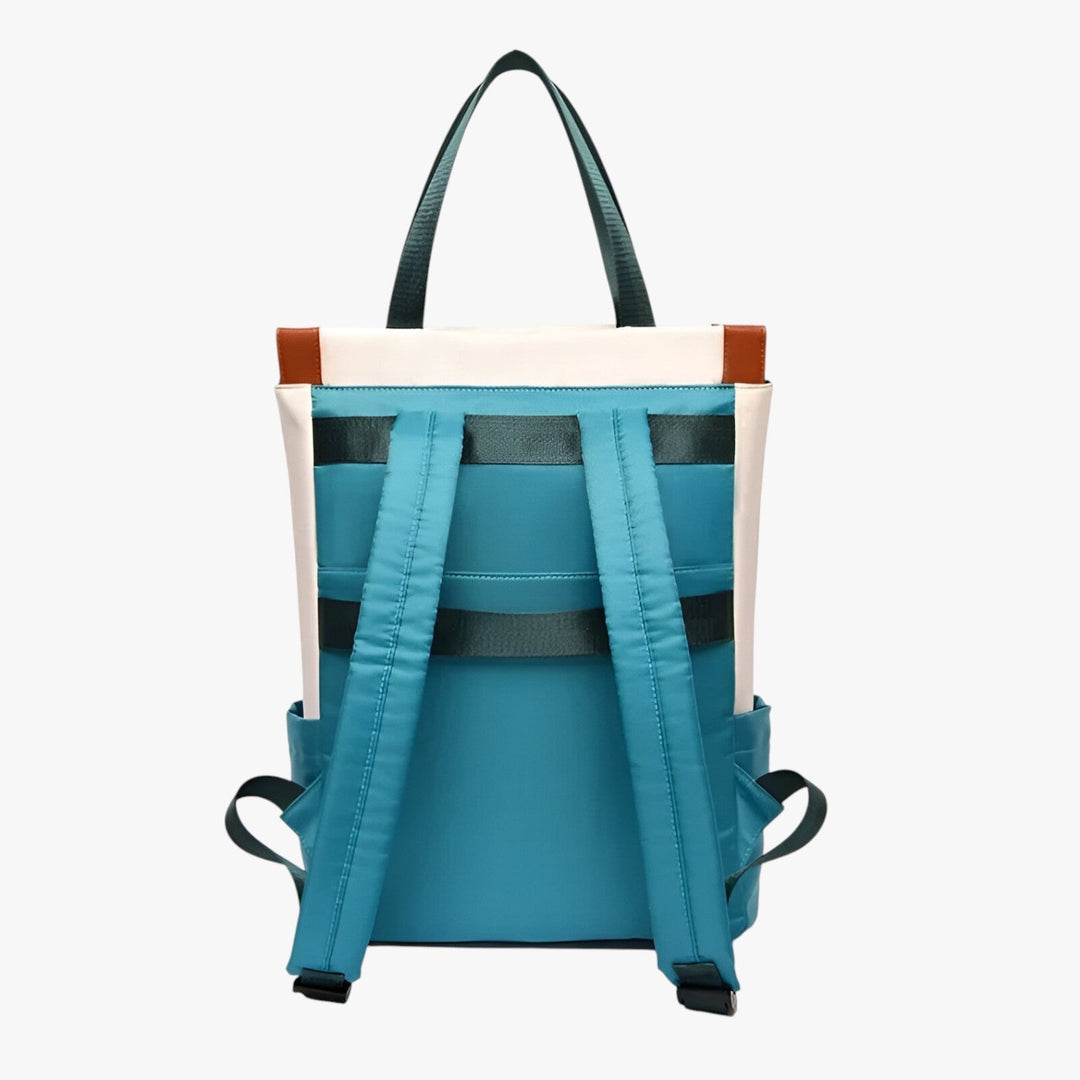 Zaino nero unisex con linee pulite, spazioso e confortevole, ottimo per il trasporto sicuro di laptop e documenti.