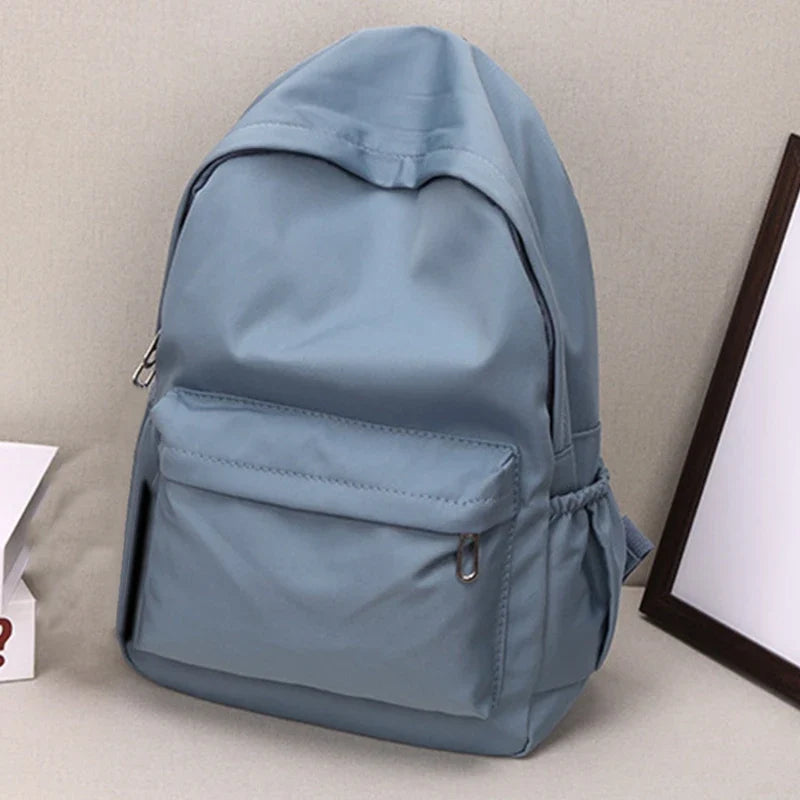 Zaino da donna per scuola e università, in nylon impermeabile, spazioso e resistente per viaggio.
