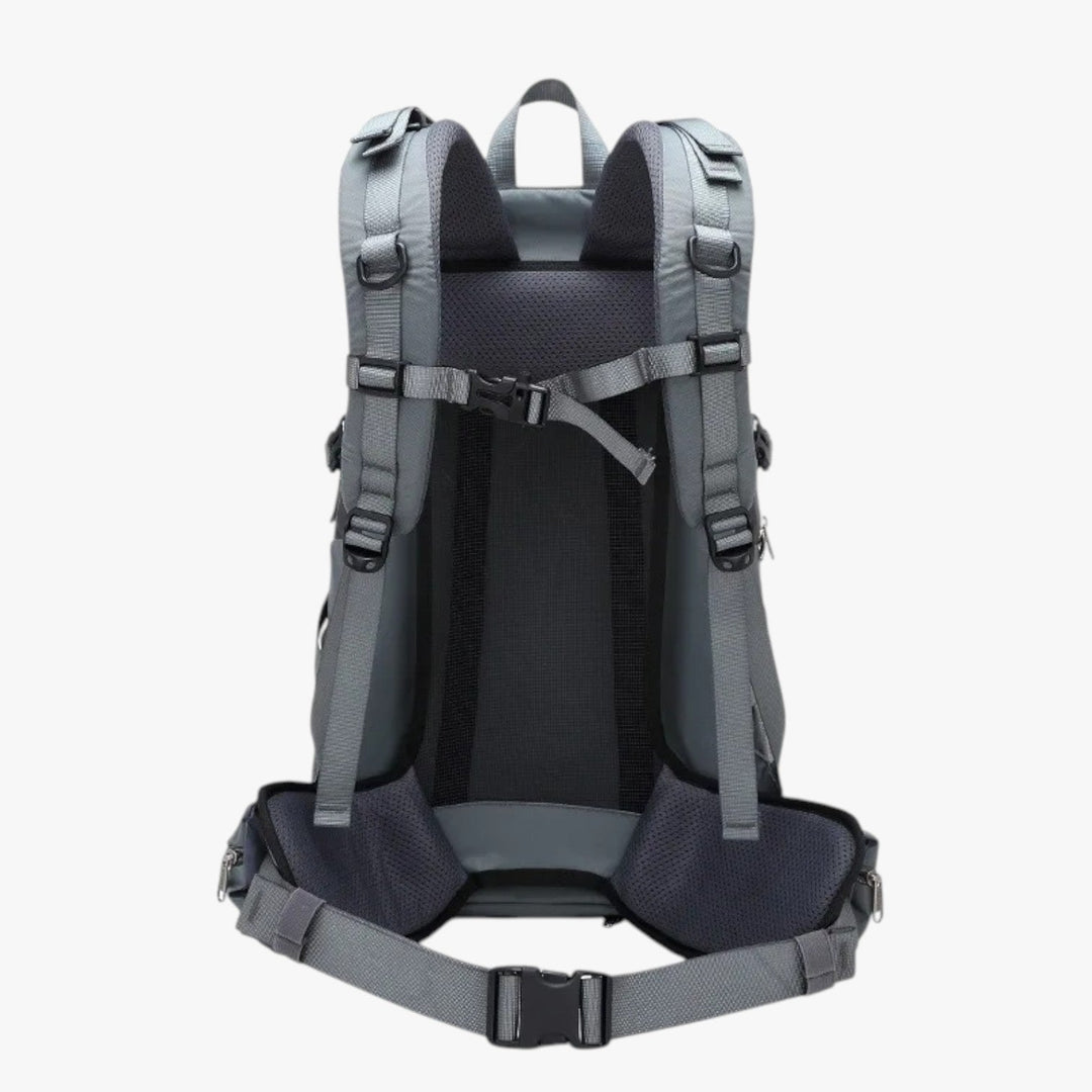 Zaino multiuso uomo 40L, ideale come bagaglio a mano per aereo, resistente e ben organizzato.