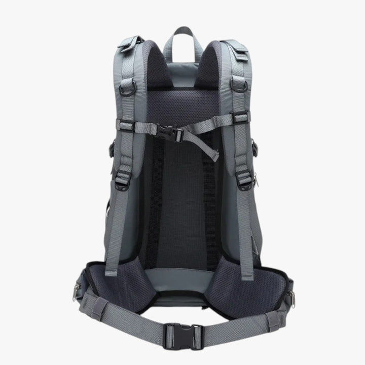 Zaino multiuso uomo 40L, ideale come bagaglio a mano per aereo, resistente e ben organizzato.