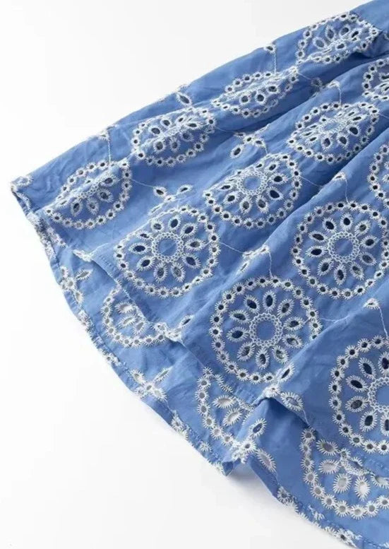 Abito maxi donna per l'estate, ricamato con eleganza, schiena scoperta e taglio confortevole.