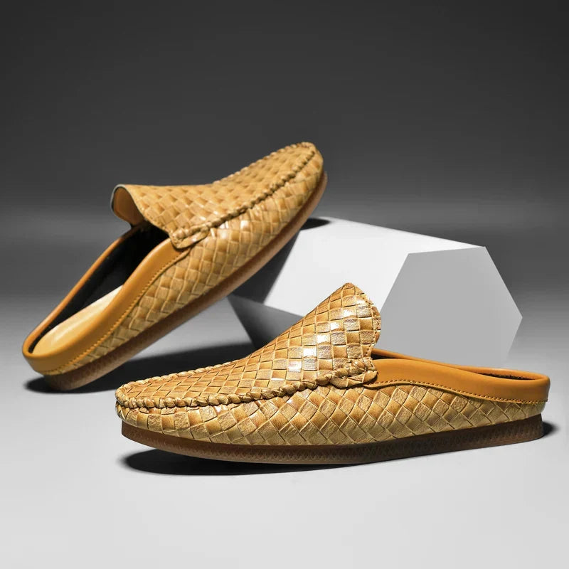 Ciabatte uomo design intrecciato, slip-on casual, con plantare imbottito per massimo comfort estivo.