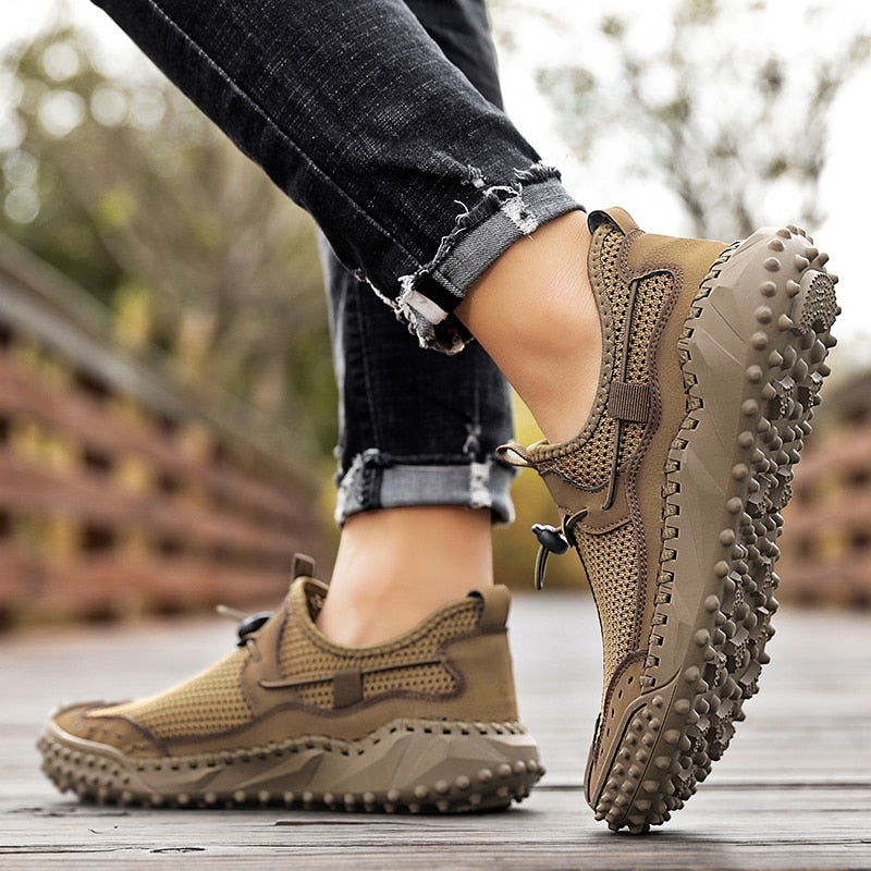 Vivi l'avventura con queste sneakers da trekking uomo: leggerezza, protezione e trazione su ogni sentiero.