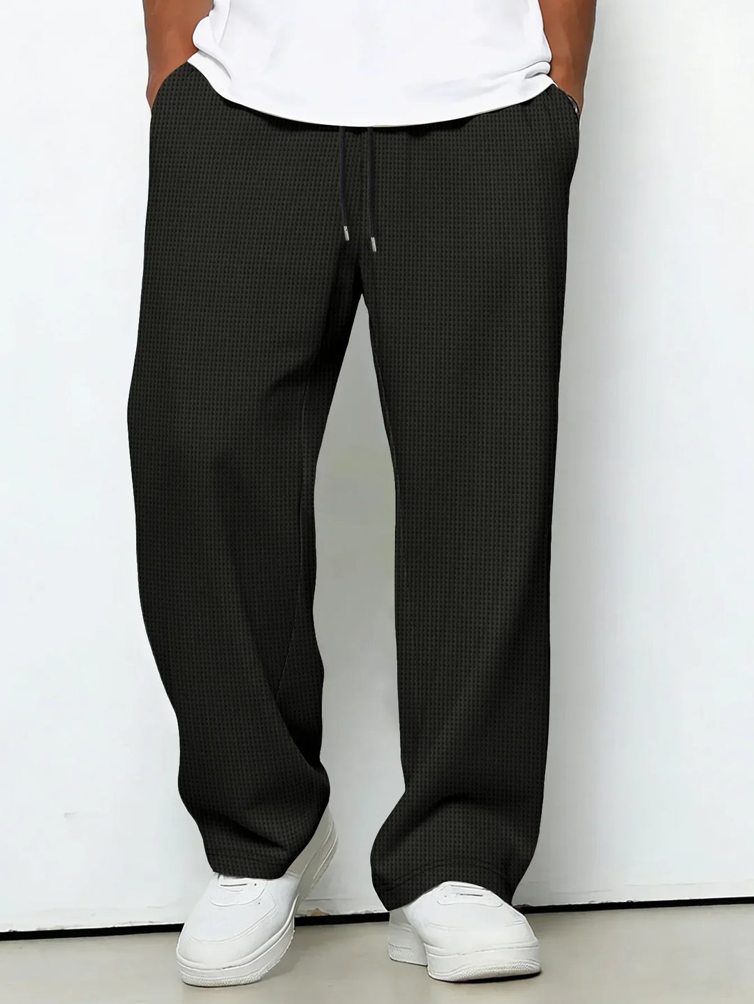 Pantaloni casual uomo, vestibilità comoda. Stile versatile per outfit quotidiano e tempo libero.