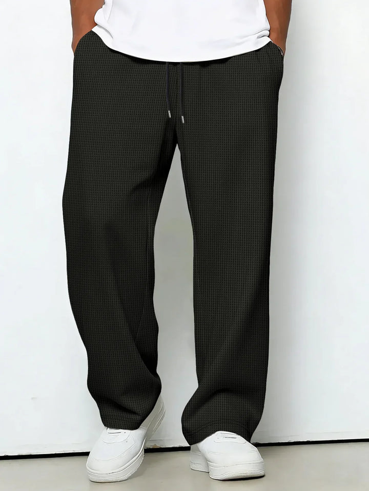 Pantaloni casual uomo, vestibilità comoda. Stile versatile per outfit quotidiano e tempo libero.