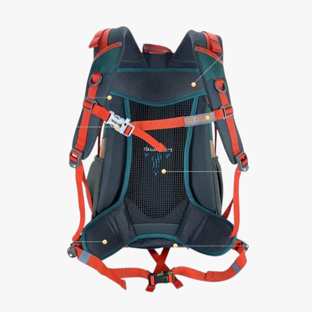 Zaino sportivo multiuso, capacità 30-40L, perfetto per trekking leggero e gite in montagna.