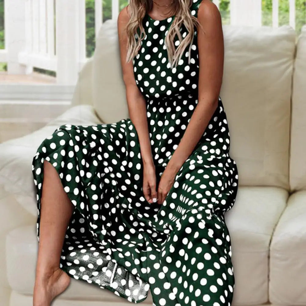 Abito estivo donna fluido a pois. Perfetto per vacanze mare, comfort estivo e uno stile vintage elegante.