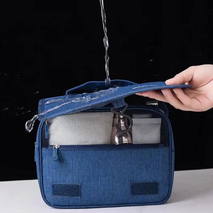 Organizzatore da viaggio pieghevole con gancio per cosmetici, essenziale per accessori bagno in ordine.